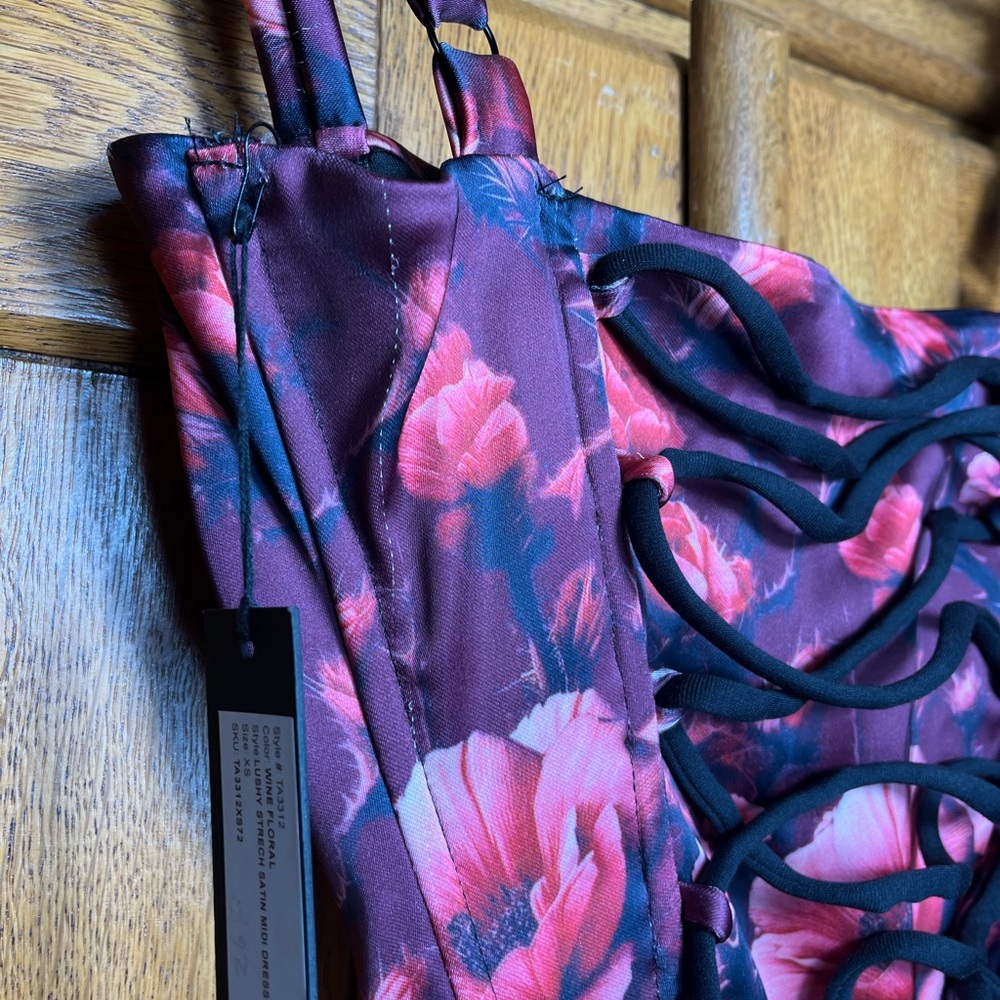 💥HP💥🆕NWT TA3 “Seamed Lushy Satin” Pencil Dress -zipper slit– XS Cranberry Floral - Picture 11 of 16